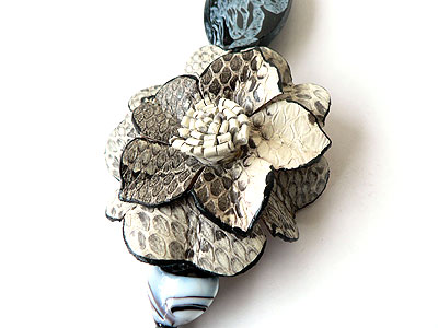 スタイリッシュ・ビーズ・ネックレス6195アップ