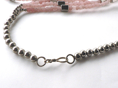 スモーキーピンクのロングネックレス6267後ろ