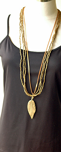 リーフチャームとビーズのロングネックレス6268A