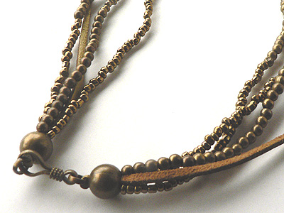 リーフチャームとビーズのロングネックレス6268A後ろ