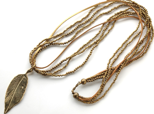 リーフチャームとビーズのロングネックレス6268A