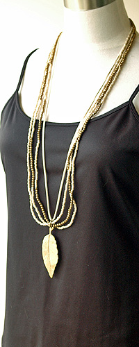 リーフチャームとビーズのロングネックレス6268B