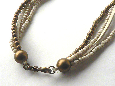 リーフチャームとビーズのロングネックレス6268B後ろ