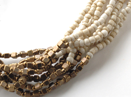 ビーズの多重ネックレス6269Bアップ