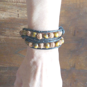 ルドラクシャとタイガーアイのブレスレット・チャンルータイプ6312モデル