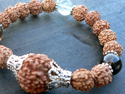 ルドラクシャと天然石のブレスレット6321