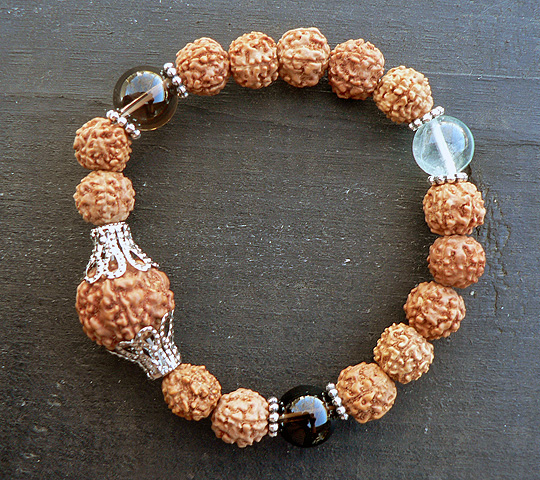 ルドラクシャと天然石のブレスレット6321