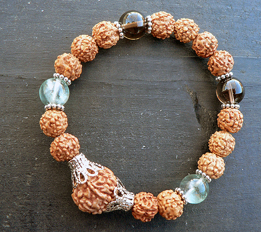 ルドラクシャと天然石のブレスレット6322