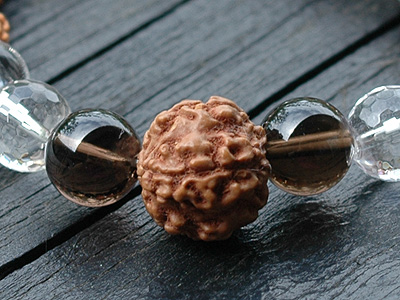 シルバーチャーム付き・6面ルドラクシャと天然石のブレスレット6367