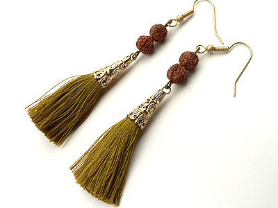 バリ島タッセルとルドラクシャのピアス6373