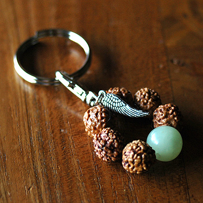 ルドラクシャと天然石&天使の翼付きキーホルダー6375