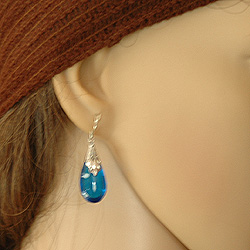 シルバーピアスをつけたイメージ6380A