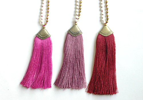 ルドラクシャとビーズのタッセルロングネックレスタッセル3色