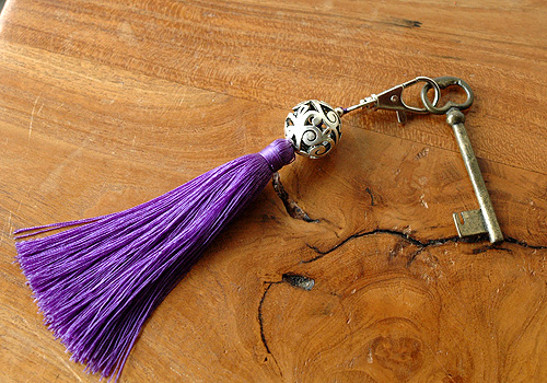 キーリングタッセルチャーム紫6408A