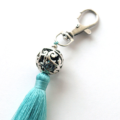キーリングタッセルチャーム水色アップ