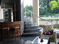 レストランへの階段