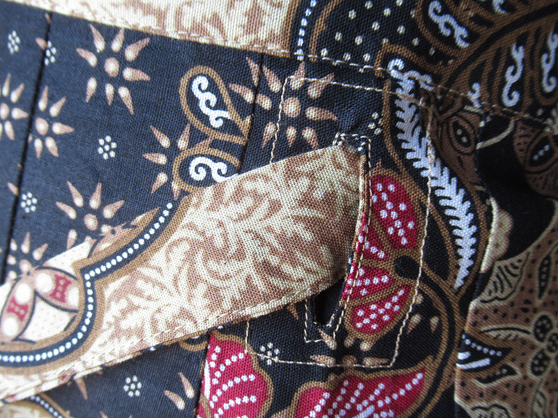 紐を通すためのボタンホール