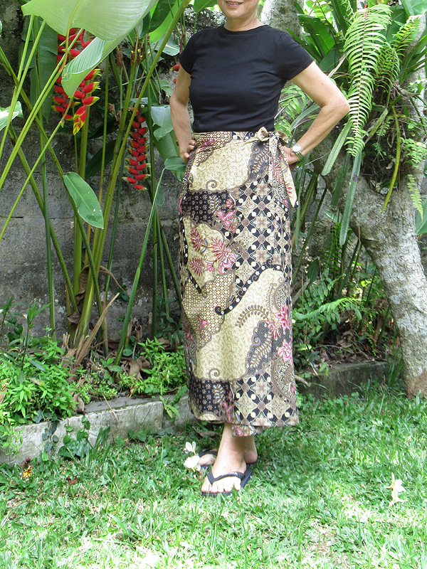 バティック巻きスカートモデル着用イメージ