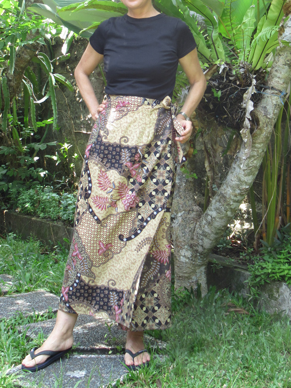 バティック巻きスカートモデル着用イメージ