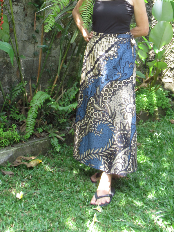 バティック巻きスカートモデル着用イメージ