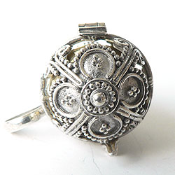 ガムランボール・バスケットタイプ・ジルコニア後ろから