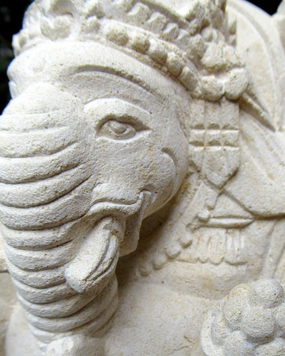 ガネーシャ石像小アウトレット11217OF不具合箇所