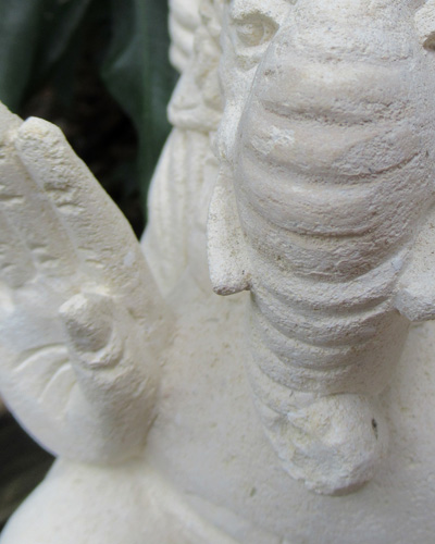 ガネーシャ石像小アウトレット11217OG不具合箇所