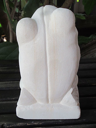 石像カエルお祈り・アウトレット後ろ