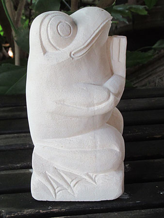 石像カエルお祈り・アウトレット左面