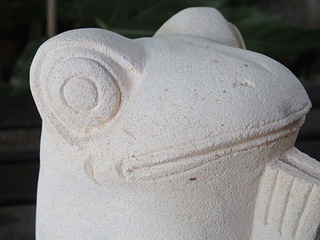 石像カエルお祈り・アウトレット不具合箇所