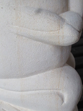 石像カエルお祈り・アウトレット不具合箇所