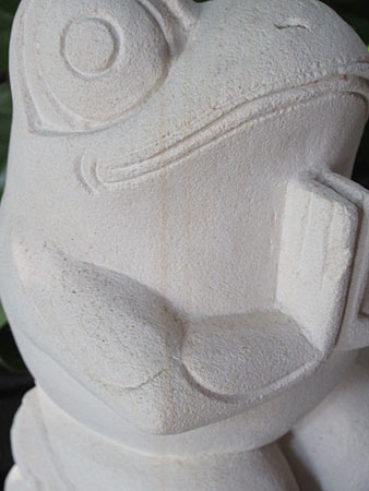 石像カエルお祈り・アウトレット不具合箇所