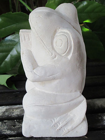 石像カエルお祈り・アウトレット左面