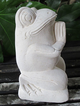 石像カエルお祈り・アウトレット右面