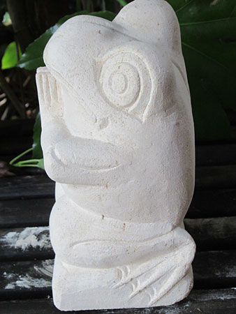 石像カエルお祈り・アウトレット左面