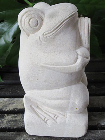 石像カエルお祈り・アウトレット右面