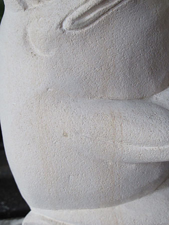 石像カエルお祈り・アウトレット不具合箇所