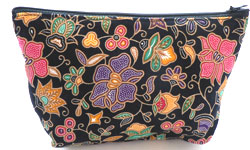 プリントバティックのポーチ後面