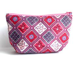 プリントバティックのポーチ後面