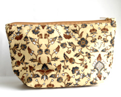 プリントバティックのポーチ後面