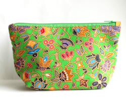 プリントバティックのポーチ後面