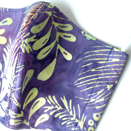 バリのバティック・マスク大アップ、中央と上下に端ミシン