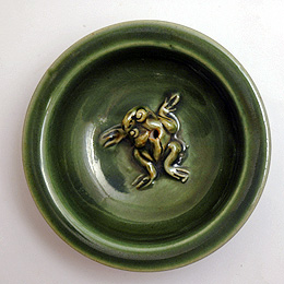 カエルのお香たて6539上からみたところ