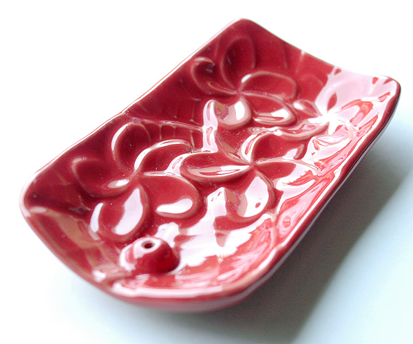 縁は底面より1cm位高くなっています