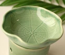 ロータスのアロマポット