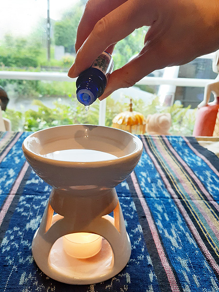 ウタマスパイス・エッセンシャルオイル・ブレンド・アロマポットで芳香を楽しむ